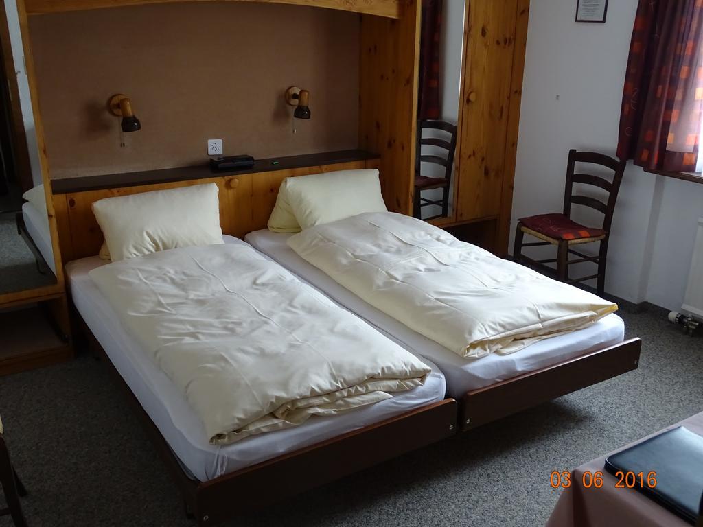 Hotel Old-Jnn Saas im Prattigau Δωμάτιο φωτογραφία